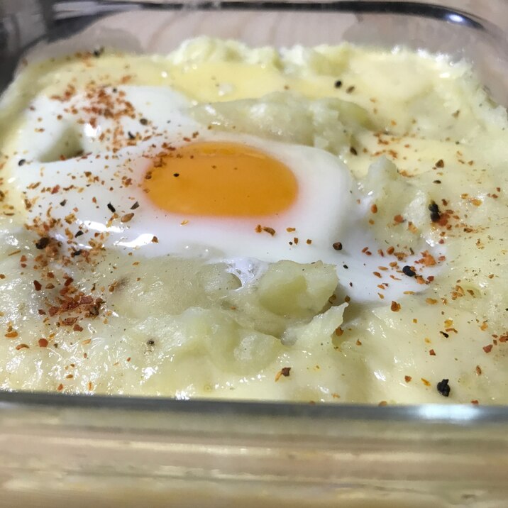 卵を崩して食べて、ポテトグラタン